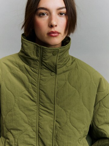 Veste mi-saison Bershka en vert