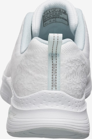 Baskets basses SKECHERS en blanc