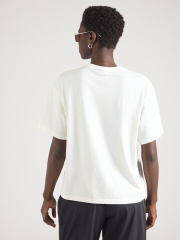 NAPAPIJRI - Camiseta 'S-HYTTE' en blanco