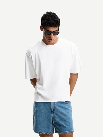 Bershka Тениска в бяло: отпред