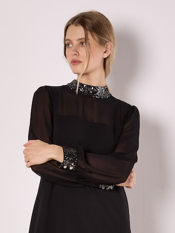 Apricot Cocktail dress in Black
