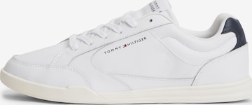 TOMMY HILFIGER Rövid szárú sportcipők - fehér: elől