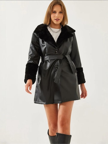 Cappotto di mezza stagione di Bianco Lucci in nero