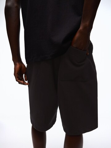 Bershka Trenirka za tek | črna barva