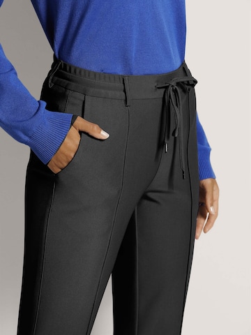 MADELEINE Slimfit Broek in Zwart