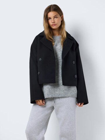 Noisy may Mantel in Schwarz: Vorderseite