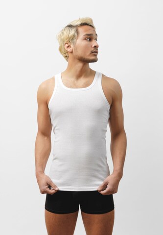 SNOCKS Undershirt in White: front