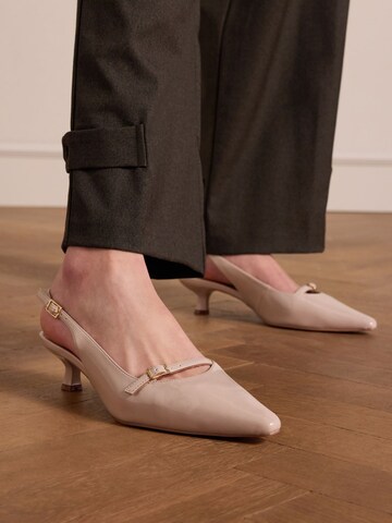 MANFIELD Pumps in Beige