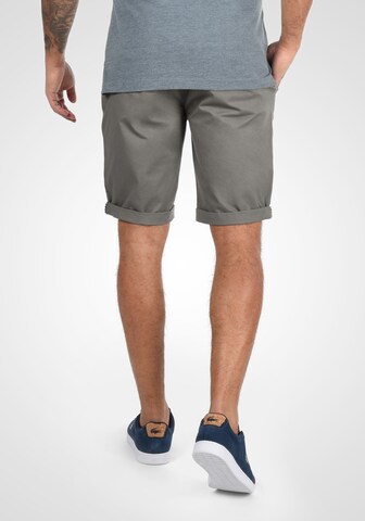 !Solid Regular Chinoshorts 'Monty' in Grau