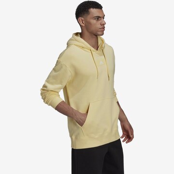 ADIDAS SPORTSWEAR Спортен блузон 'Essentials Feelvivid  Fleece Drop Shoulder' в жълто