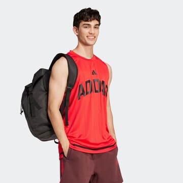 ADIDAS SPORTSWEAR Λειτουργικό μπλουζάκι 'Seasonal Essentials' σε κόκκινο