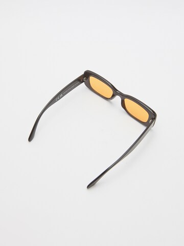 Lunettes de soleil Pull&Bear en noir