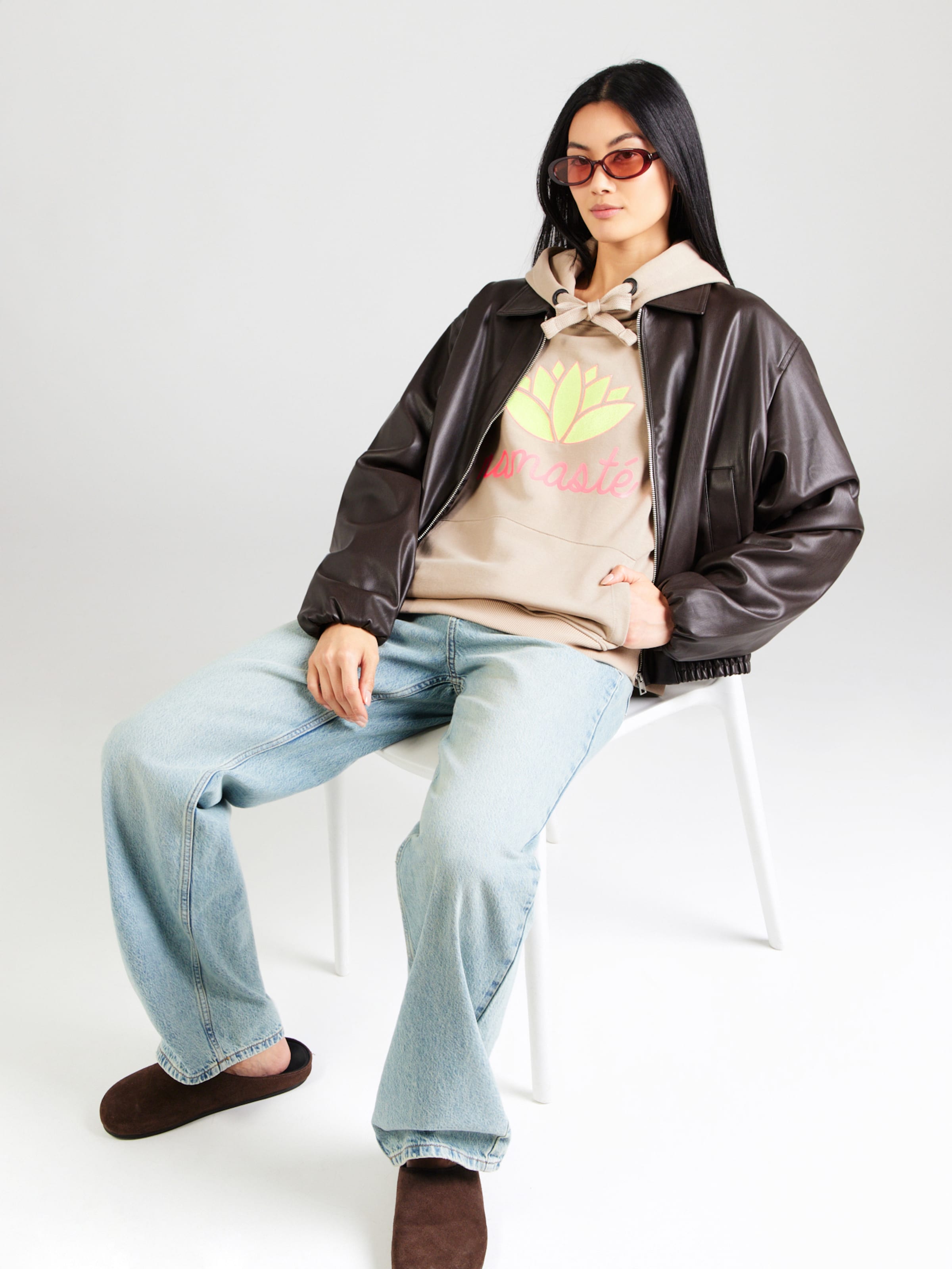 Sweat-shirt 'Namasté' miss goodlife en beige