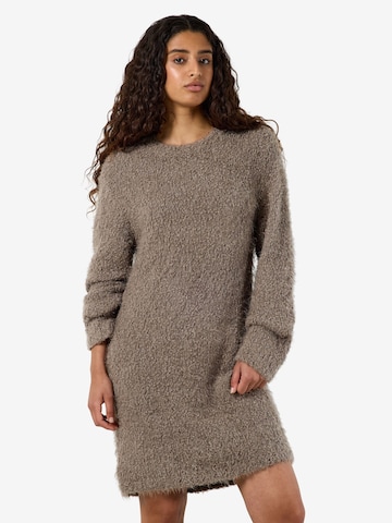 Robes en maille ''NMSassy' Noisy may en marron : devant