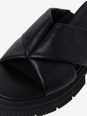 TAMARIS - Zapatos abiertos 'Mule Flat' en negro