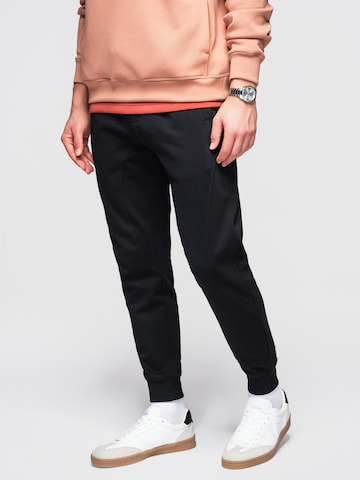 Effilé Pantalon de sport Ombre en noir