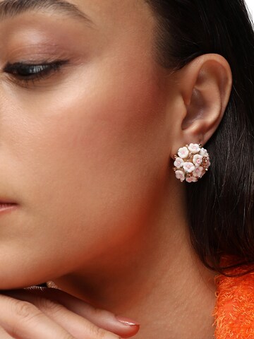 SOHI Earrings ' Gendi ' in White: front