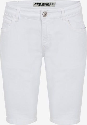 Redbridge Regular Chino Pants 'Rayleigh' in White: front