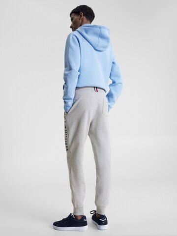 TOMMY HILFIGER Tapered Broek in Grijs: voorkant