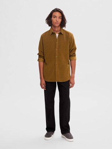 SELECTED HOMME Regular fit Overhemd 'Regowen' in Bruin