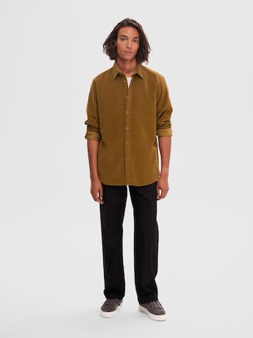 SELECTED HOMME Regular fit Button Up Shirt 'Regowen' in Brown