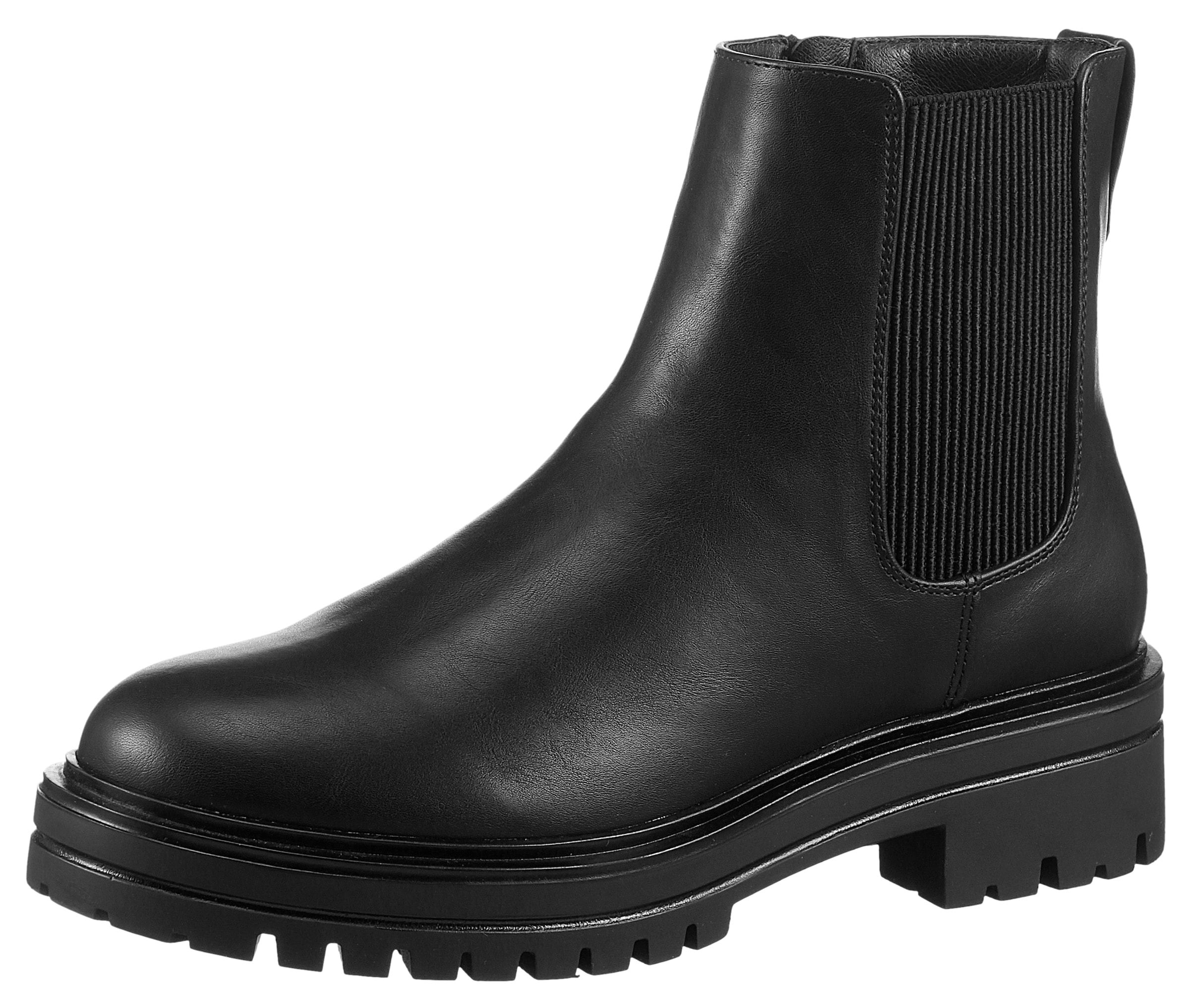 Aniston Chelsea Boots in Black: front