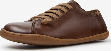 Baskets basses CAMPER en marron : devant