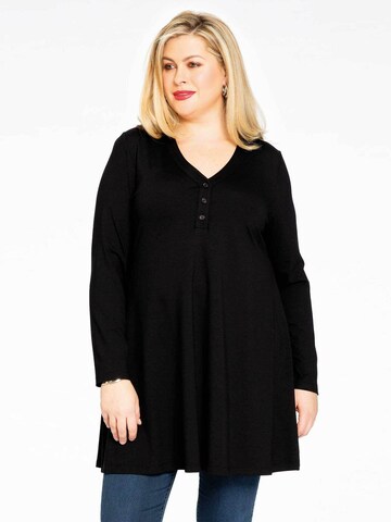 Yoek Tunic in Black: front