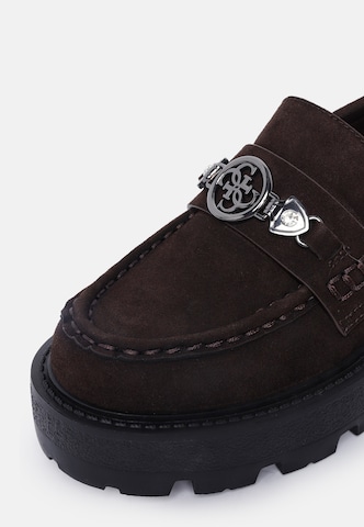 GUESS - Zapatillas 'YAAKO2' en marrón