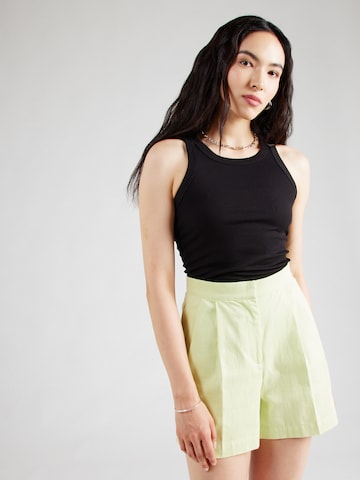 WEEKDAY Top in Grün: Vorderseite