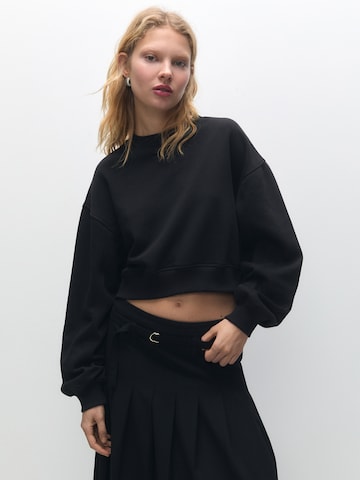 Pull&Bear Sweatshirt in Zwart: voorkant