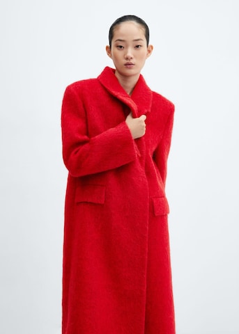 MANGO Płaszcz zimowy 'Carmin' w kolorze czerwony