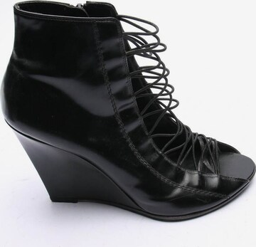 Givenchy High Heels & Pumps in 39 in Black: front