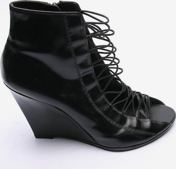 Givenchy High Heels & Pumps in 39 in Black: front
