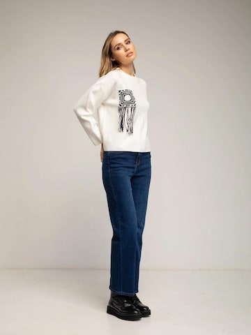 Pullover 'Jersey de punto con bolsillo  y  detalle de crochet (BLANCO)' di Tantra in bianco