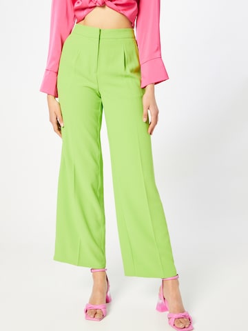 SELECTED FEMME - Pierna ancha Pantalón plisado 'TINNI' en verde: frente