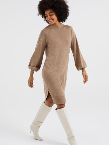 WE Fashion Gebreide jurk in Beige: voorkant