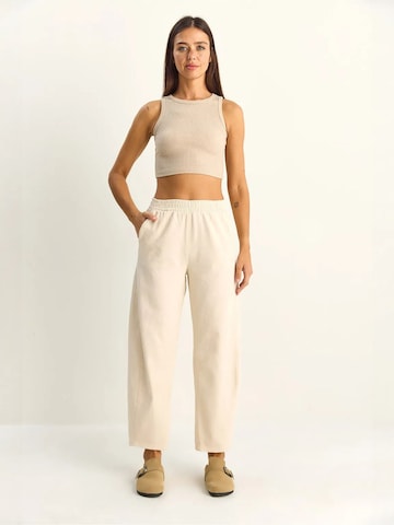 Bianco Lucci Regular Pants in White: front
