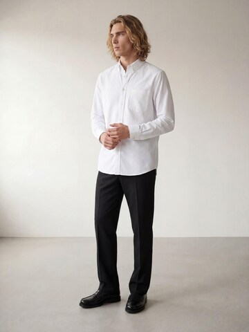 ARMIE Klasický střih Košile 'The Johannes Oxford Shirt - White' – bílá