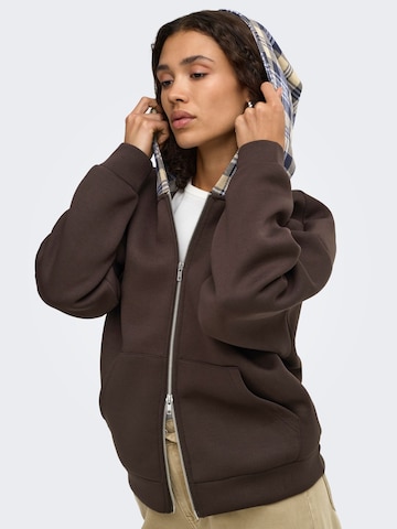 ONLY - Sudadera con cremallera 'ONLNaomi' en marrón
