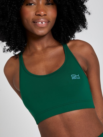 Reggiseno sportivo 'Crossed Straps' di SPORTKIND in verde