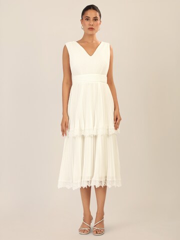 APART Cocktail Dress in White: front