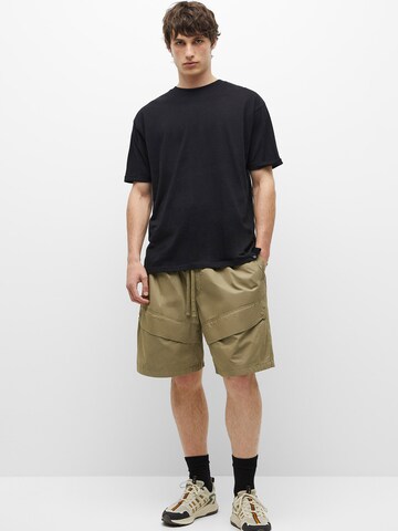 Pull&Bear Loosefit Shorts in Grün