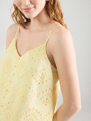 PIECES Top 'PCVILDE' in Yellow