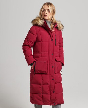 Manteau d’hiver Superdry en rouge : devant