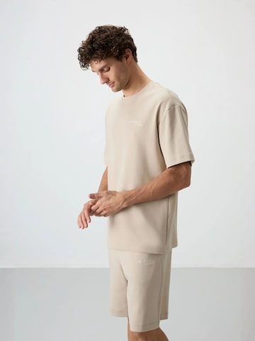 Completo sportivo di Tommy Life in beige