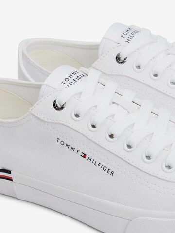 TOMMY HILFIGER Sneaker in Weiß