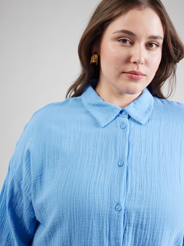 Camicia da donna 'CARTHYRA' di ONLY Carmakoma in blu