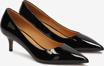 Kazar Pumps in Black