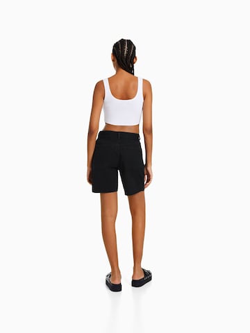 Bershka Regular Shorts in Schwarz